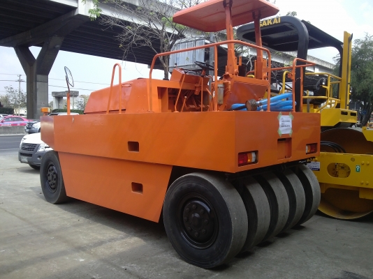 รถบดล้อยาง 9ล้อ SAKAI รุ่น TS200