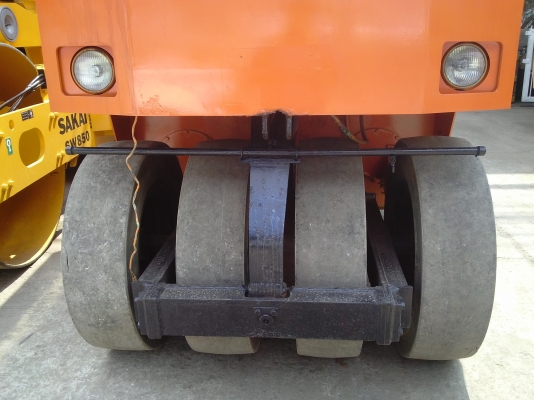 รถบดล้อยาง 9ล้อ SAKAI รุ่น TS200