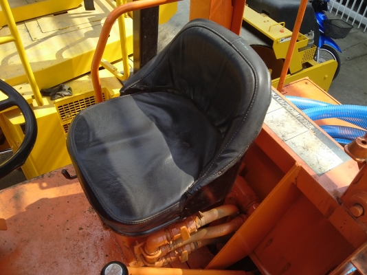 รถบดล้อยาง 9ล้อ SAKAI รุ่น TS200