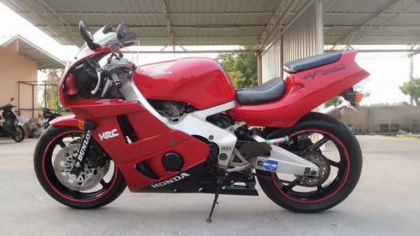 ปรับราคาขาย CBR400CC. ปี 92 ทะเบียนแท้พร้อมโอนทุกขนส่ง 75000 บาท