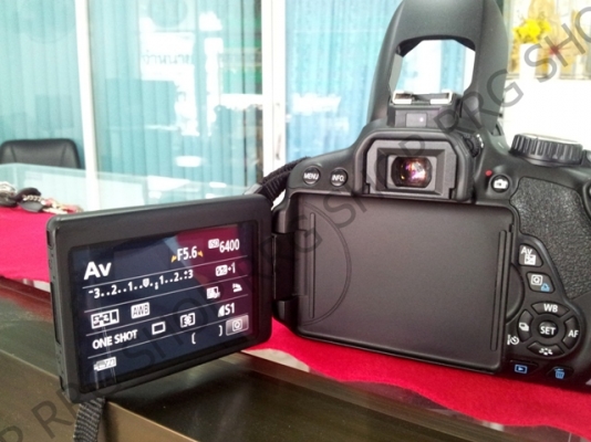 ขายกล้อง Canon 650D พร้อมเลนส์ Kit สภาพดี ใหม่