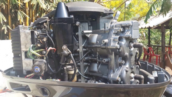 ขานเรือเร็ว และ เครื่องเรือยามาฮ่า 115 แรง ขานเรือเร็ว และ เครื่องเรือยามาฮ่า 115 แรง