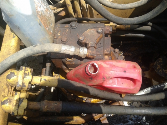 KOMATSU PC200-3 รถใช้งานอยู่ คอลโทลสั้น เครื่องดี เครื่องเดิม ปั๊มแรง รถสวย ราคาคุยได้ 087-2976734