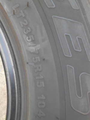 235/75R15 DEESTONE PAYAK A/T  มี 2 เส้น TEL.081-427-3941