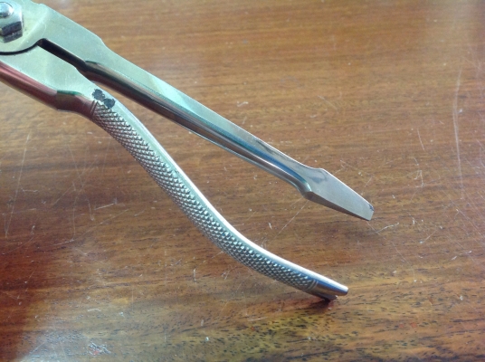 ขายคีม ,คีมตัด, ค้อน, ขวาน, ไขควงในตัวเดียวกัน โบราณของเยอรมัน