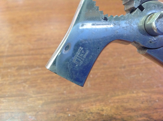 ขายคีม ,คีมตัด, ค้อน, ขวาน, ไขควงในตัวเดียวกัน โบราณของเยอรมัน