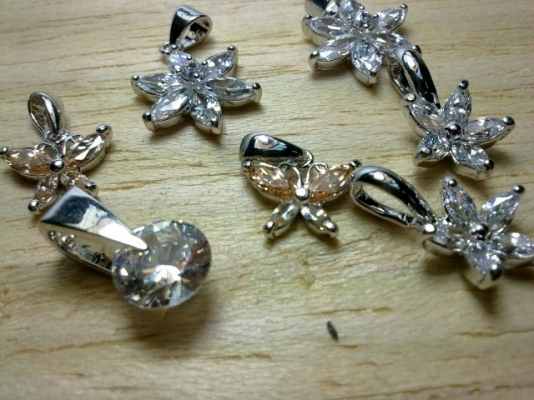 จี้เงินชุบทองขาว