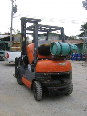 ขายด่วนรถยกแก๊ส 2 ตัน เสายกสูง 6 เมตร ขายด่วนรถยกแก๊ส 2 ตัน เสายกสูง 6 เมตร