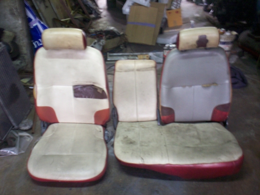 ขายเบาะคนขับคู่หน้ารถตู้หัวจรวด500บาท 0890671028 อยู่ดอนเมืองครับ