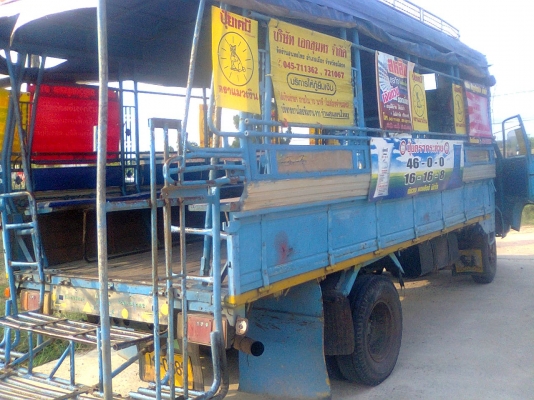 ขายรถหกล้อสองแถว