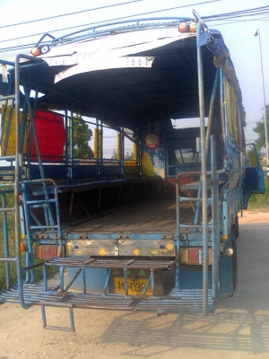 ขายรถหกล้อสองแถว