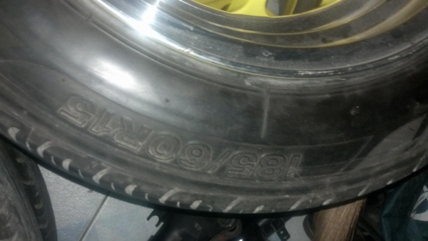 แม็กขอบ 15 กว้าง 8 พร้อมยางปี 13 ราคา 10500