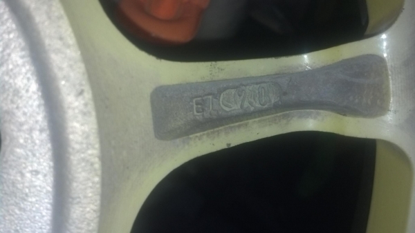 แม็กขอบ 15 กว้าง 8 พร้อมยางปี 13 ราคา 10500