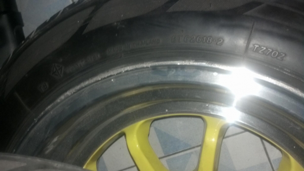 แม็กขอบ 15 กว้าง 8 พร้อมยางปี 13 ราคา 10500