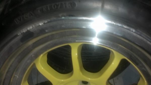 แม็กขอบ 15 กว้าง 8 พร้อมยางปี 13 ราคา 10500