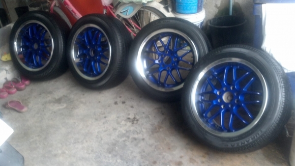 เม็กเลนโซ่ขอบ 16 พร้อมยางบริดสโตน 4 รู 100 เม็กเลนโซ่ขอบ 16 พร้อมยางบริดสโตน 4 รู 100