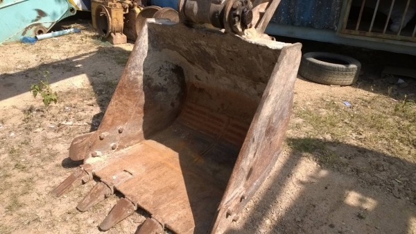 PC200-7 เล่มทะเบียนไม่ขาด ใช้น้อย4500ชม.รถเดิมสีเดิม สวย..แค่สีลอก..