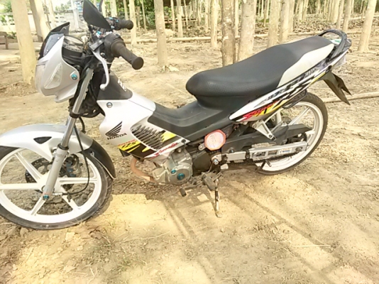 ขาย sonic 125 cc ทะเบียนพร้อมชุดโอน พรบ. ภาษีเต็ม
