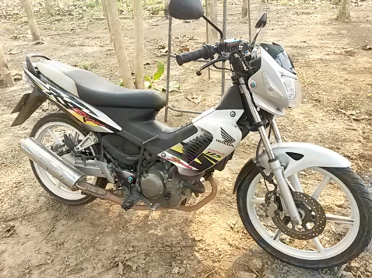 ขาย sonic 125 cc ทะเบียนพร้อมชุดโอน พรบ. ภาษีเต็ม