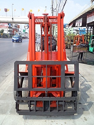 ขายรถยกโตโยต้า 2.5 ตัน เครื่องเบนซิน  งาเทด้ำ เสาสูง 3 เมตร ล้อหน้าคู่   พวงมาลัยเพาเว่อร์  นำเข้าจากญี่ปุ่น ใช้งานได้ทันที ราคา190000