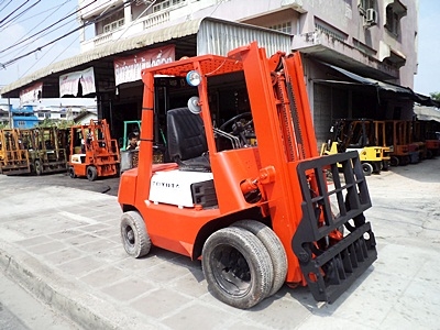 ขายรถยกโตโยต้า 2.5 ตัน เครื่องเบนซิน  งาเทด้ำ เสาสูง 3 เมตร ล้อหน้าคู่   พวงมาลัยเพาเว่อร์  นำเข้าจากญี่ปุ่น ใช้งานได้ทันที ราคา190000