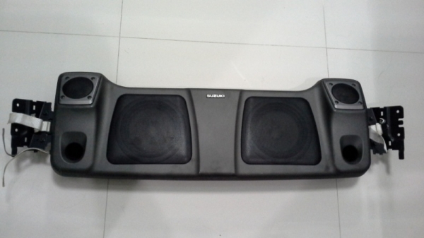 ลำโพงแผงหลัง Suzuki เป็นลำโพงแยกชิ้นเสียง เบส กลาง แหลม  เสียงดีมากๆ