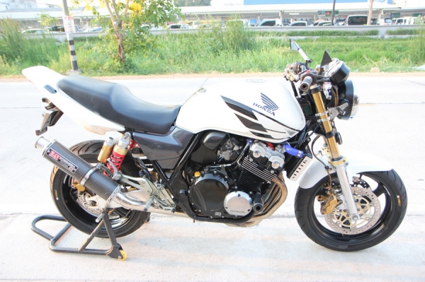 ขาย HONDA CB400 VTEC3 รถปี 2006 แต่งเต็มๆๆ พร้อมสรรพสามิต ยางใหม่ๆ