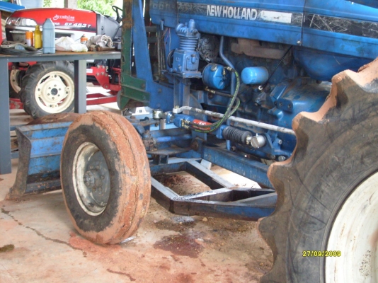 ขายด่วนรถไถ ford 6600  เสื้อลาย ปั็มเหลี่ยม ฝานสาม ออกห้าง ใช้งานมือเดียว ต่อรองได้