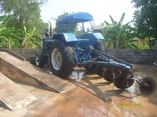 ขายด่วนรถไถ ford 6600  เสื้อลาย ปั็มเหลี่ยม ฝานสาม ออกห้าง ใช้งานมือเดียว ต่อรองได้