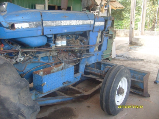 ขายด่วนรถไถ ford 6600  เสื้อลาย ปั็มเหลี่ยม ฝานสาม ออกห้าง ใช้งานมือเดียว ต่อรองได้