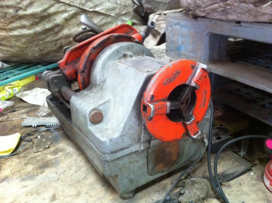 เครื่องต๊าปเกลียว