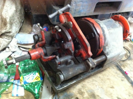 เครื่องต๊าปเกลียว