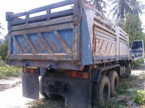 รถอีซูซุ 10 ล้อดั้ม 240 แรงม้า. ปี 39 สนใจติดต่อ 081 - 6079515 รถอีซูซุ 10 ล้อดั้ม 240 แรงม้า. ปี 39 สนใจติดต่อ 081 - 6079515