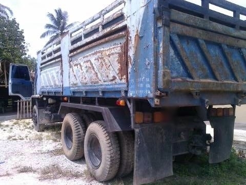 รถอีซูซุ 10 ล้อดั้ม 240 แรงม้า. ปี 39 สนใจติดต่อ 081 - 6079515 รถอีซูซุ 10 ล้อดั้ม 240 แรงม้า. ปี 39 สนใจติดต่อ 081 - 6079515