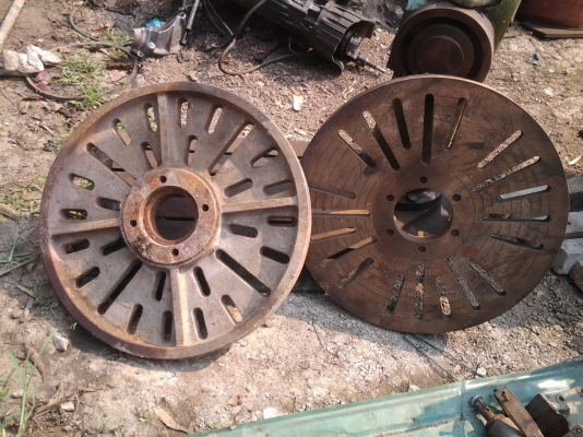 ขายถาดรองยึดเครื่องเจาะขนาดใหญ่ ขนาดกว้าง 65 ซม. หนา 6 ซม. ราคาแผ่นละ 2500 บาท