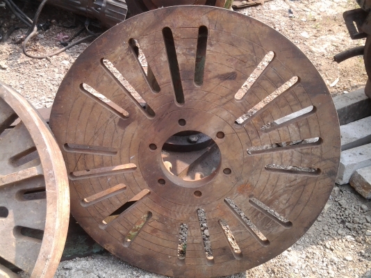 ขายถาดรองยึดเครื่องเจาะขนาดใหญ่ ขนาดกว้าง 65 ซม. หนา 6 ซม. ราคาแผ่นละ 2500 บาท