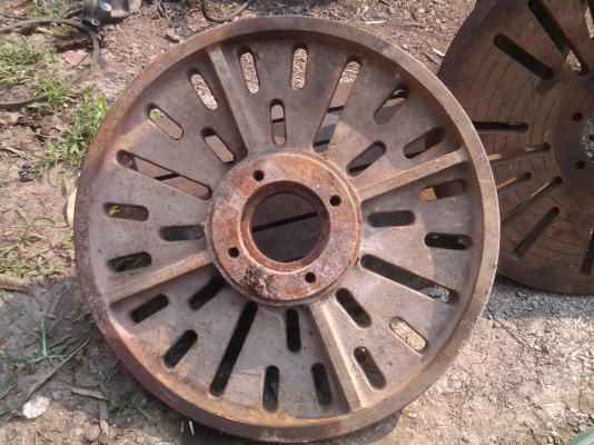 ขายถาดรองยึดเครื่องเจาะขนาดใหญ่ ขนาดกว้าง 65 ซม. หนา 6 ซม. ราคาแผ่นละ 2500 บาท