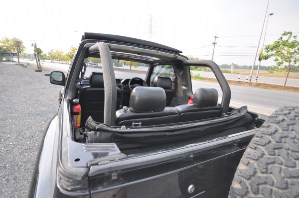 Mitsubishi .. pajero ....... 3 ประตู ....... เปิดประทุน ...... ชุดเเต่งทั้งคัน