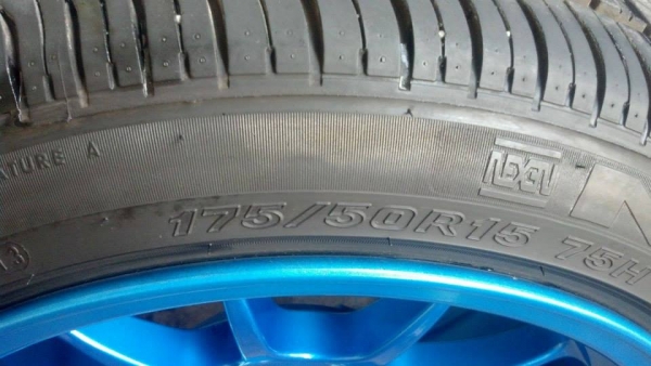 RF1 15 กว้าง 8 ออฟ 25 ขนาด 4 รู 100 ยางปี 13 ราคา 12800