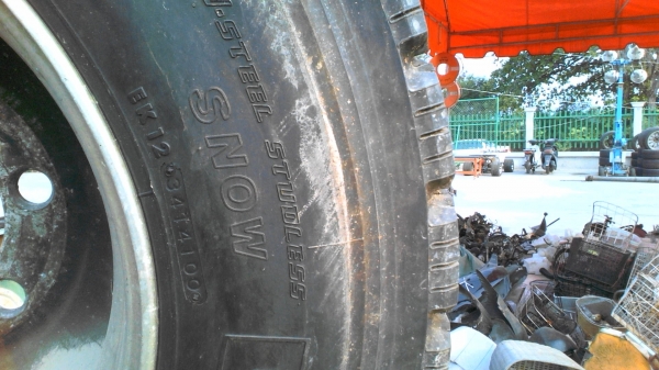 ขาย ล้อรถ 6ล้อครับ 9R19.5 จำนวน 6วง กระทะอลูมิเนียม ดอกยางยังดี ปี2000 สภาพสวยครับ ขาย ล้อรถ 6ล้อครับ 9R19.5 จำนวน 6วง กระทะอลูมิเนียม ดอกยางยังดี ปี2000 สภาพสวยครับ