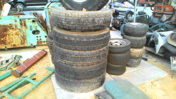 ขาย ล้อรถ 6ล้อครับ 9R19.5 จำนวน 6วง กระทะอลูมิเนียม ดอกยางยังดี ปี2000 สภาพสวยครับ ขาย ล้อรถ 6ล้อครับ 9R19.5 จำนวน 6วง กระทะอลูมิเนียม ดอกยางยังดี ปี2000 สภาพสวยครับ