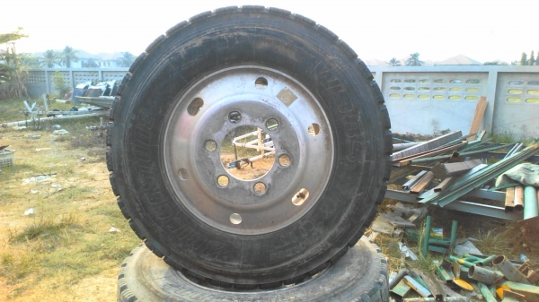 ขาย ล้อรถ 6ล้อครับ 9R19.5 จำนวน 6วง กระทะอลูมิเนียม ดอกยางยังดี ปี2000 สภาพสวยครับ