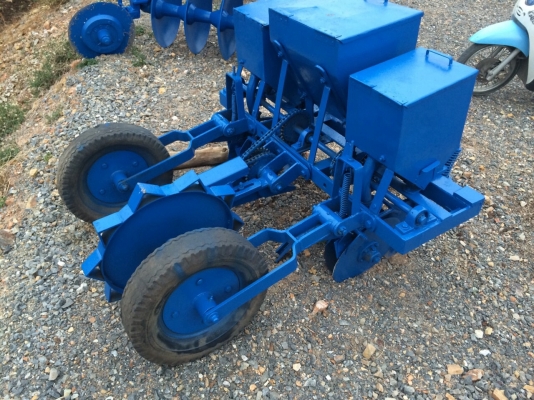 ขายเครื่องหยอดข้าวโพดแบบจานของพยับการช่างสภาพพร้อมใช้