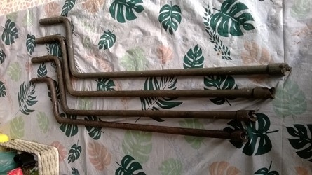 มือหมุนสตาร์ทเครื่องยนต์ HURRICANE USA แท้ ใช้สำหรับรถ JEEP M38 / M38- A1 / CJ5/ CJ6 หรือ เครื่องยนต์ JEEP MITSUBISHI ที่ใช้เครื่อง HURRICANE อายุประมาณ 80 ปี ขายอันละ 2,200 บาท (มี 4 อัน) อยู่กรุงเทพฯ ลาดพร้าว/โชคชัย4 ค่ะ บาท สนใจคุยต่อรอง ติดต่อคุณสุวัฒ