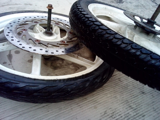 ขายล้อแม็กซ์ พร้อมยาง ของTZM กับ NSR ขายล้อแม็กซ์ พร้อมยาง ของTZM กับ NSR