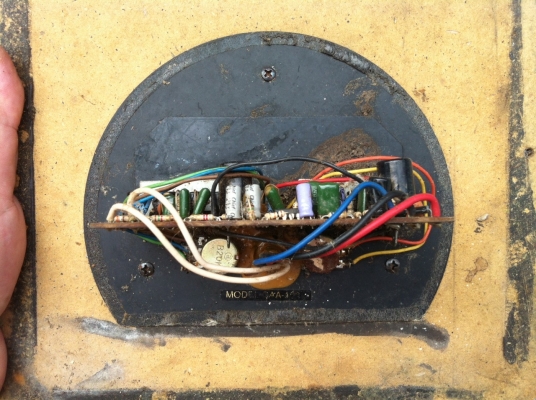 (ส่งพัสดุให้ คุณอุดร จ.สมุทรปราการ เรียบร้อยแล้ว ขอบคุณมากครับ) ขาย ตู้ซับสูตร เมดอิน USA ใช้ดอก 8 นิ้ว(ไม่มีดอก) เสียงดีมาก ขายตามสภาพ ตามรูป ราคาไม่รวมส่ง ต่อรองได้ สามพราน นครปฐม