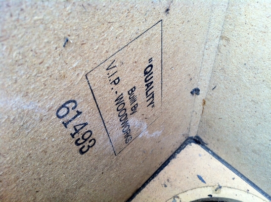 (ส่งพัสดุให้ คุณอุดร จ.สมุทรปราการ เรียบร้อยแล้ว ขอบคุณมากครับ) ขาย ตู้ซับสูตร เมดอิน USA ใช้ดอก 8 นิ้ว(ไม่มีดอก) เสียงดีมาก ขายตามสภาพ ตามรูป ราคาไม่รวมส่ง ต่อรองได้ สามพราน นครปฐม