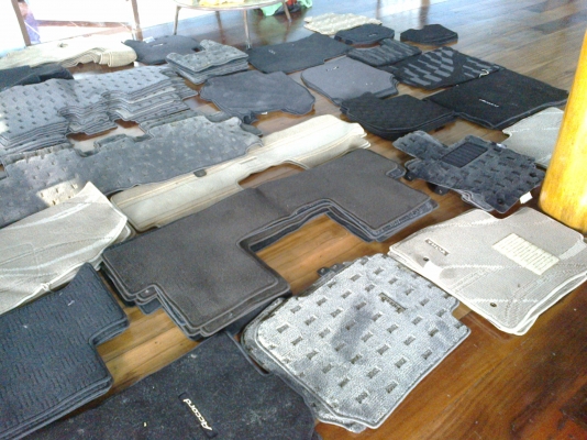 ขายพรมรองเท้าในรถยนต์ราคาถูกๆ ขายพรมรองเท้าในรถยนต์ราคาถูกๆ