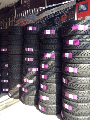 ขายยางใหม่ 235 45 18. 265 35 18. กระบะซิ่งชุดละถูกมากๆๆๆ