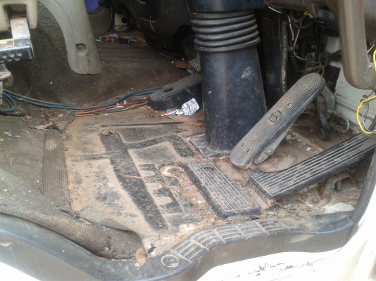 ขายด่วนรถ6ล้อDAGAเครือง195แรงรถตู้แห้ง4บานติดNGV7.5ม